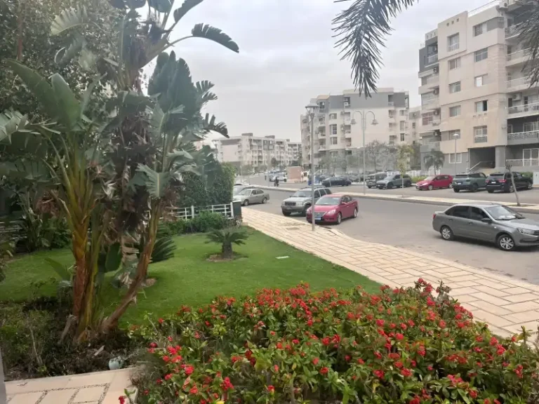 شقة 3 غرف أرضي للبيع في مدينتي B10 | من المالك مباشرة بتشطيبات خاصة