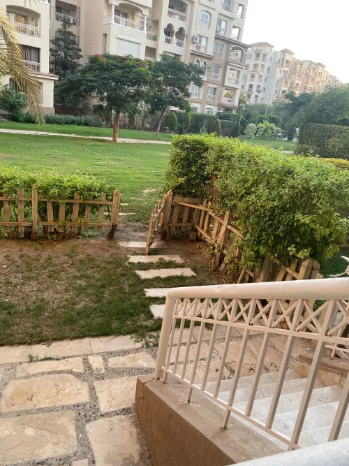 شقة بحديقة خاصة للبيع في مدينتي 125م نموذج 200 L في B1